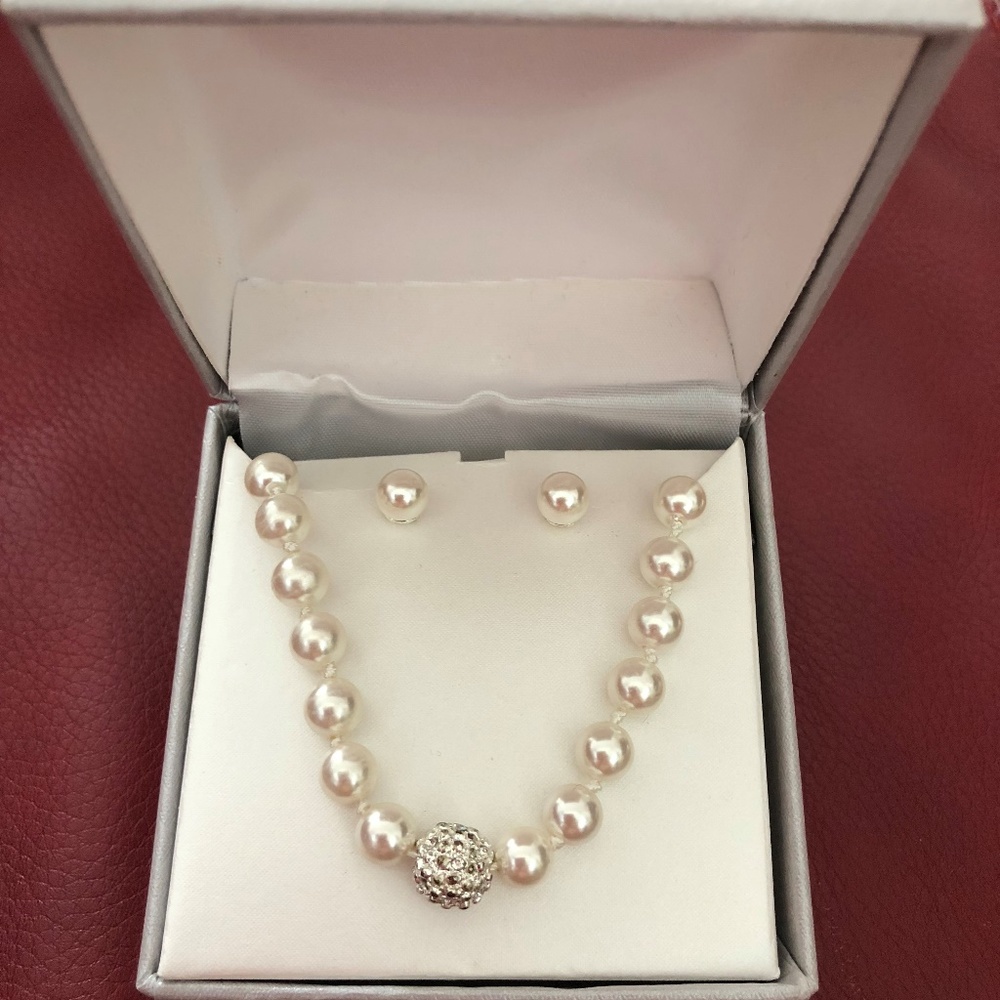 Pearl Necklace with pearl post earrings